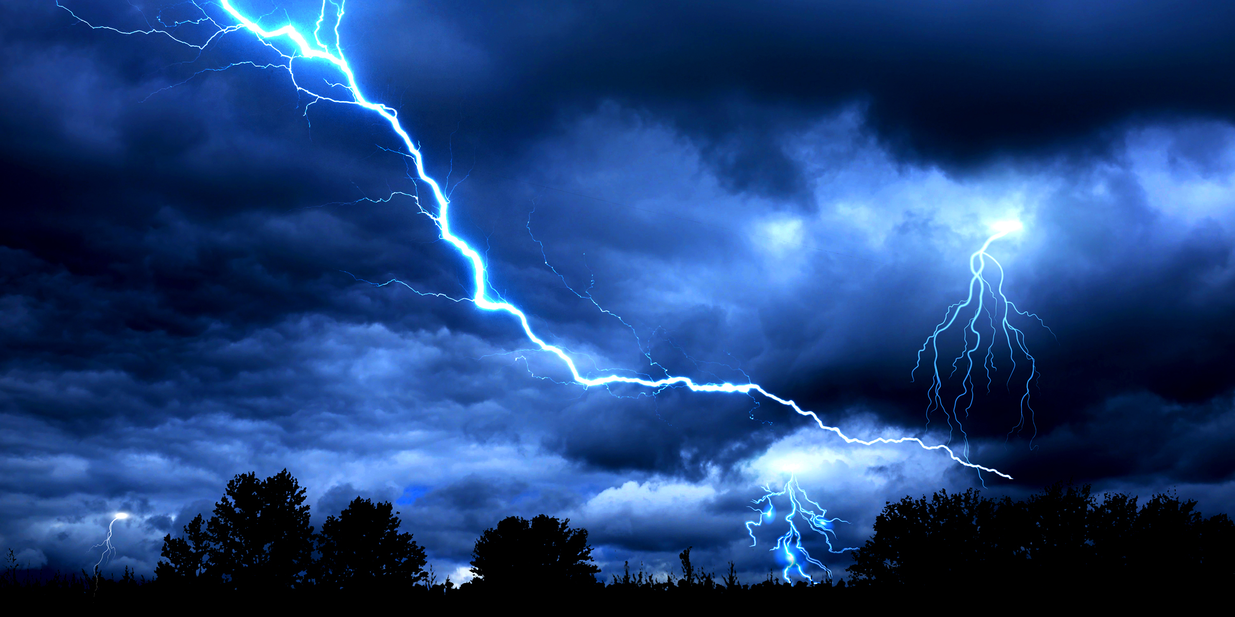 A thunderstorm with lightning | Source: Freepik