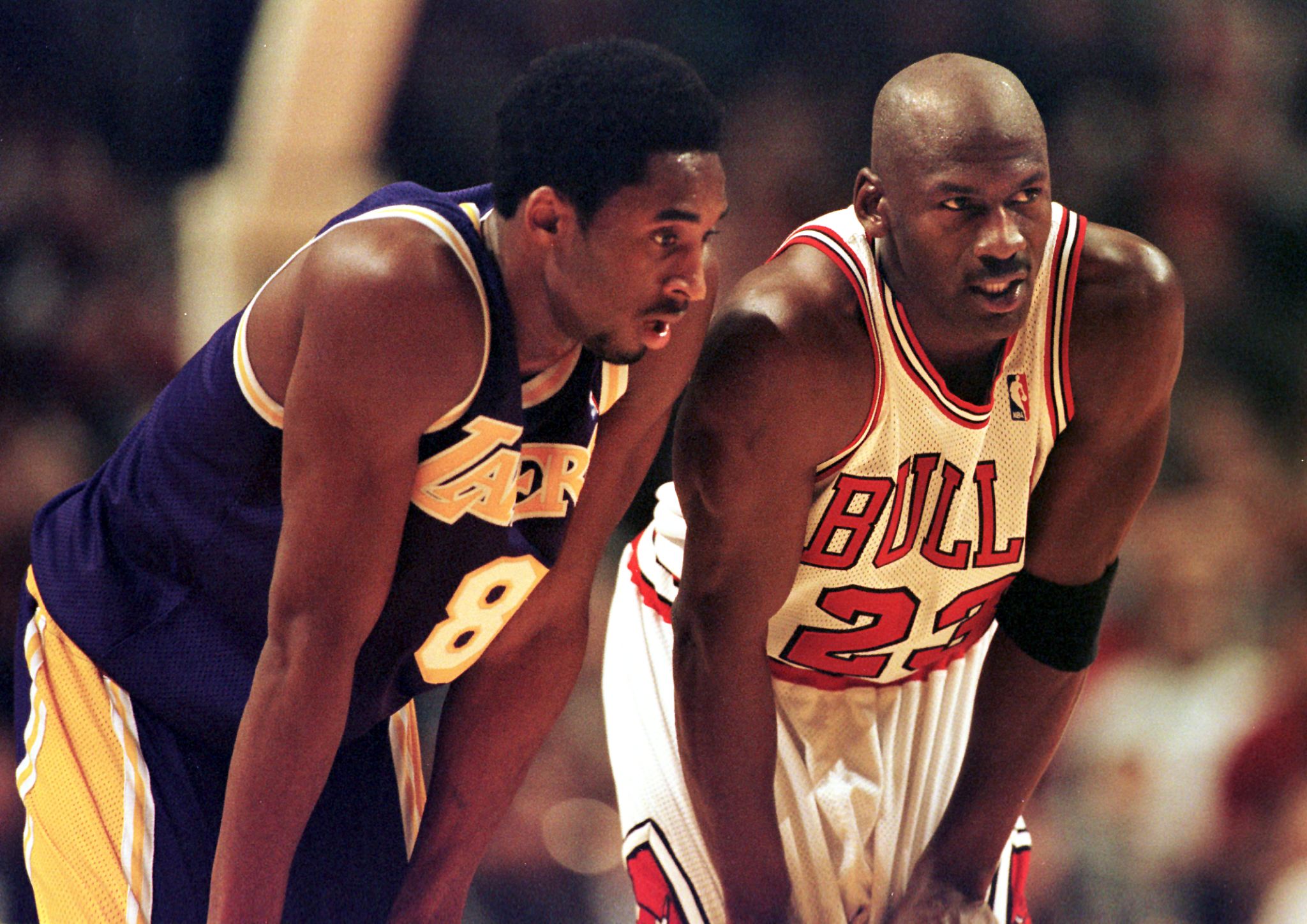 Kobe Bryant and Michael Jordan chatting during a free-throw attempt in the fourth quarter of the game between the Los Angeles Lakers and the Chicago Bulls on December 17, 1997, at the United Center in Chicago. | Source: Getty Images
